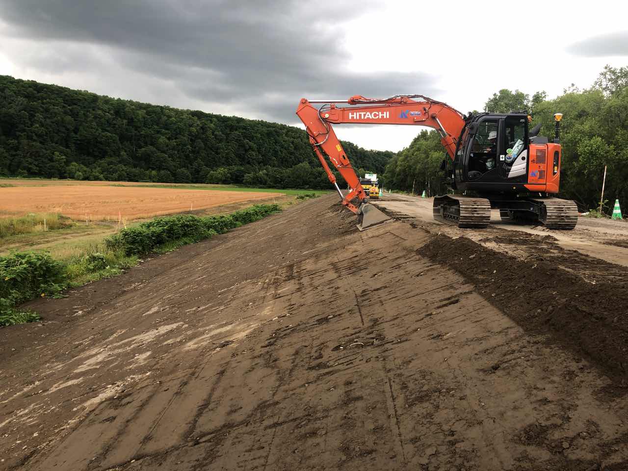 洪水被害を防ぐための堤防の整備 忠別川志比内築堤盛土工事 株式会社 生駒組 洪水被害を防ぐための堤防の整備 忠別川志比内築堤盛土工事 株式会社 生駒組